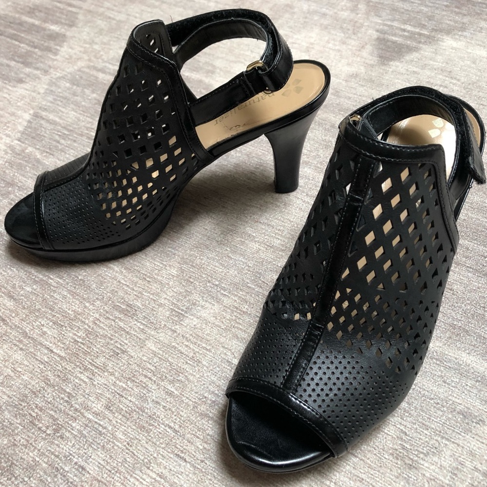 Black Leather Naturalizer Sandal - Great Condition